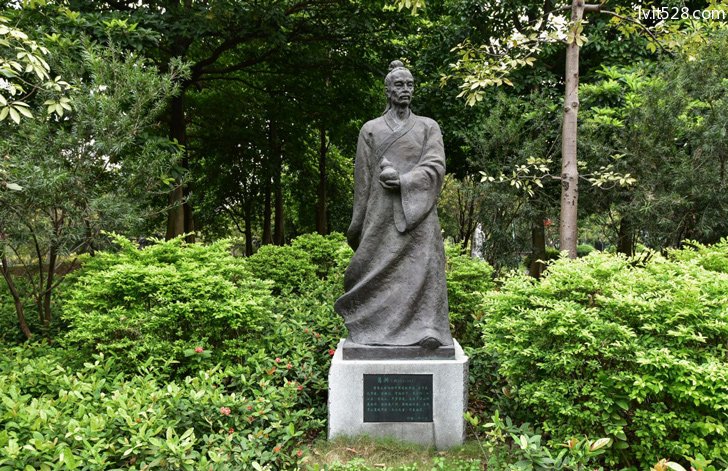 宏城公园雕像