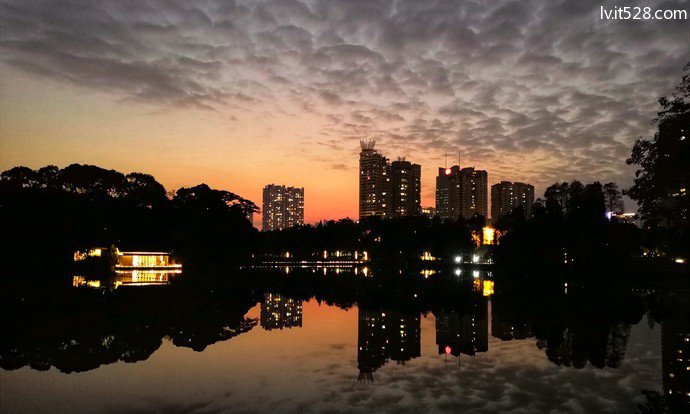 东山湖公园夜景