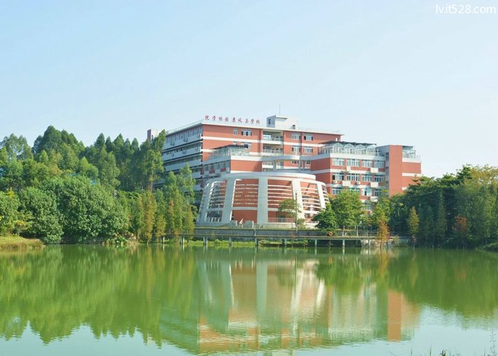 华南农业大学内景湖畔